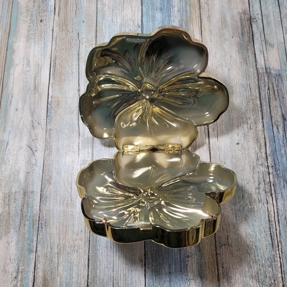 Gold Flower Clutch Bag. - Picture 3 of 10